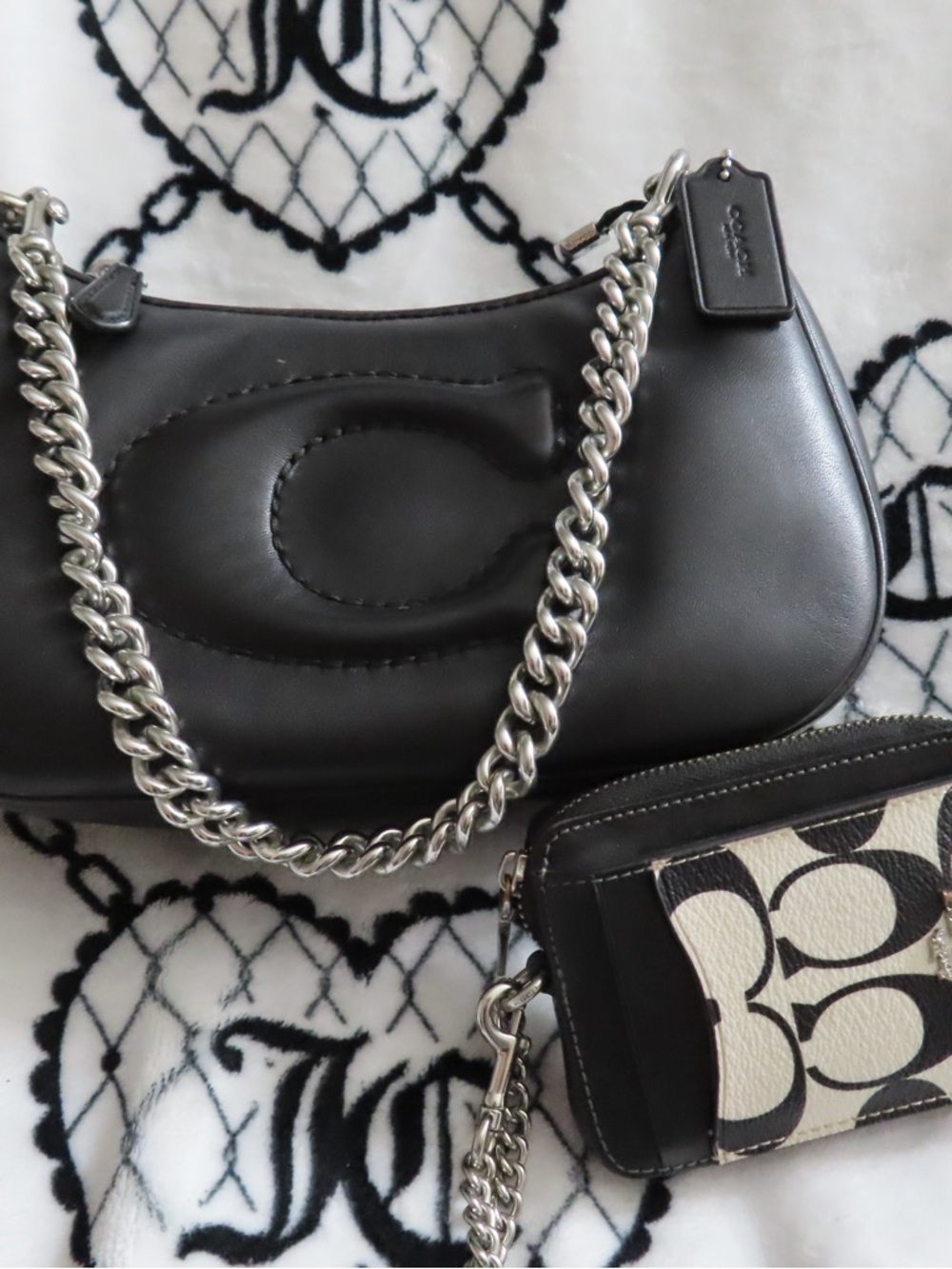 Coach Teri signature quilting/card case